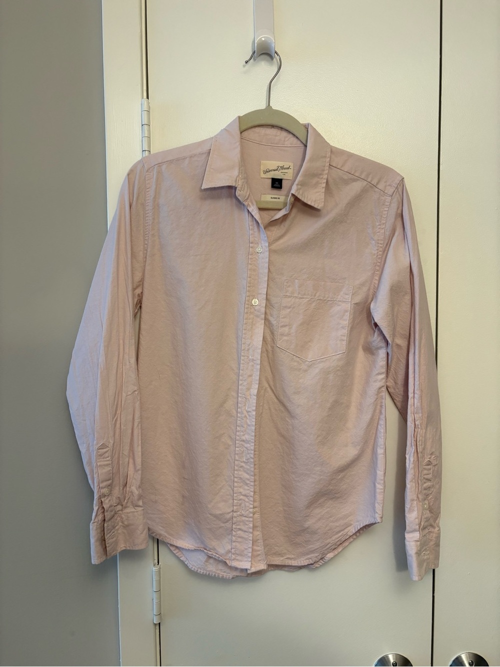 Universal Thread Pale Pink Women's Button-Front Collared Shirt
